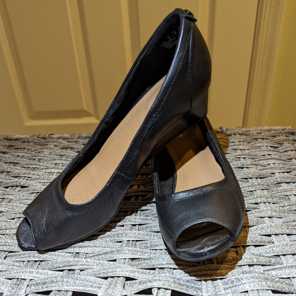 Peep toe wedge heel